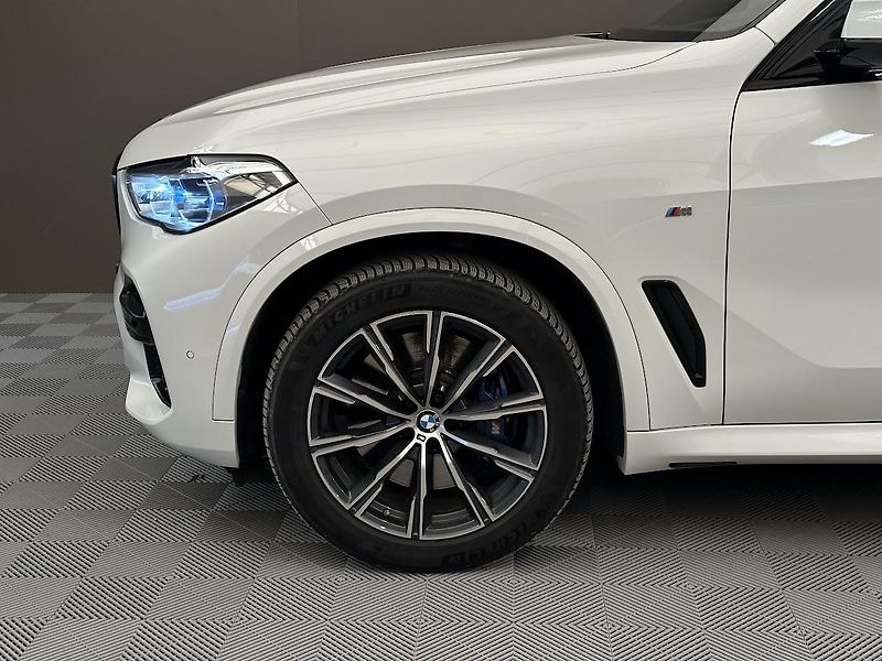 BMW X5 (2022) 40D M-packet Anniversary Laser - fotka 7 z 30