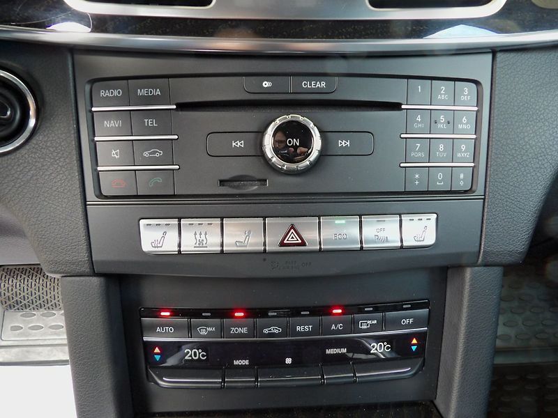 Mercedes-Benz Třídy E 350d 4Matic Airmatic TZ 360° - fotka 13 z 37