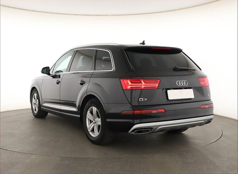 Audi Q7 (2019) S-Line 50 TDI - fotka 4 z 21