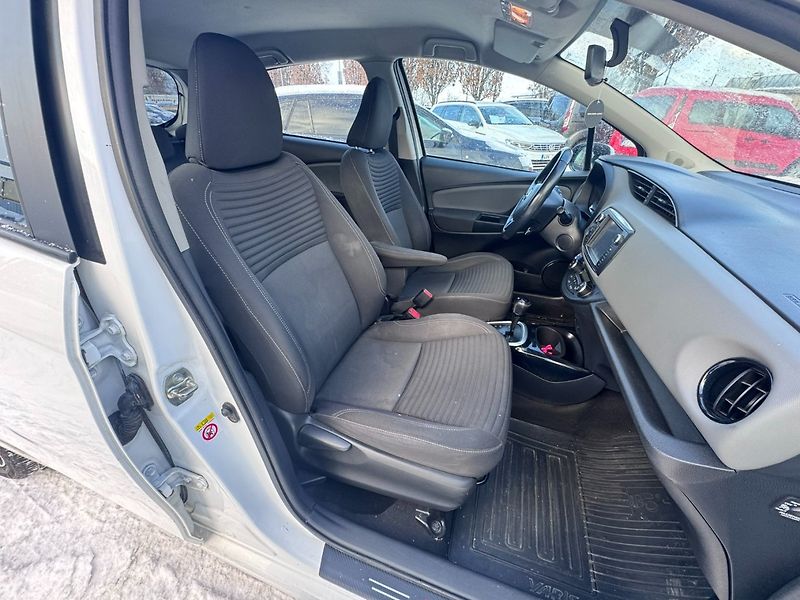 Toyota Yaris (2016) HYBRID 1,5 54 KW STK AUTOMAT - fotka 31 z 38