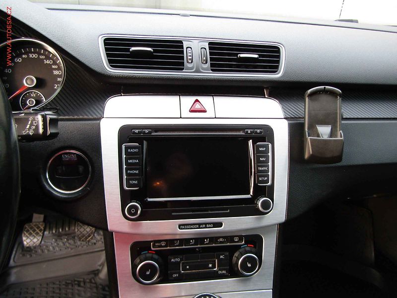 Volkswagen Passat (2010) 2.0TDi, Navigace - fotka 13 z 18