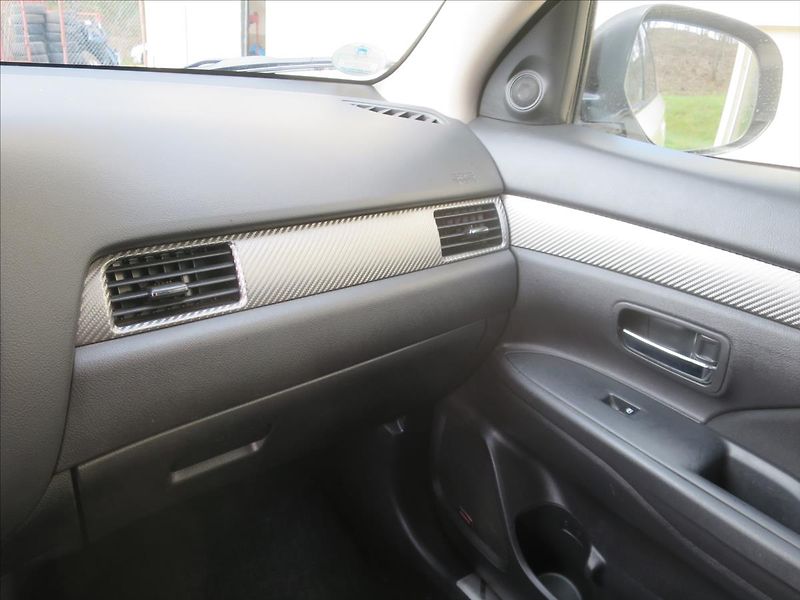 Mitsubishi Outlander 2,2  Di-D Editio+ Aut. - fotka 17 z 27