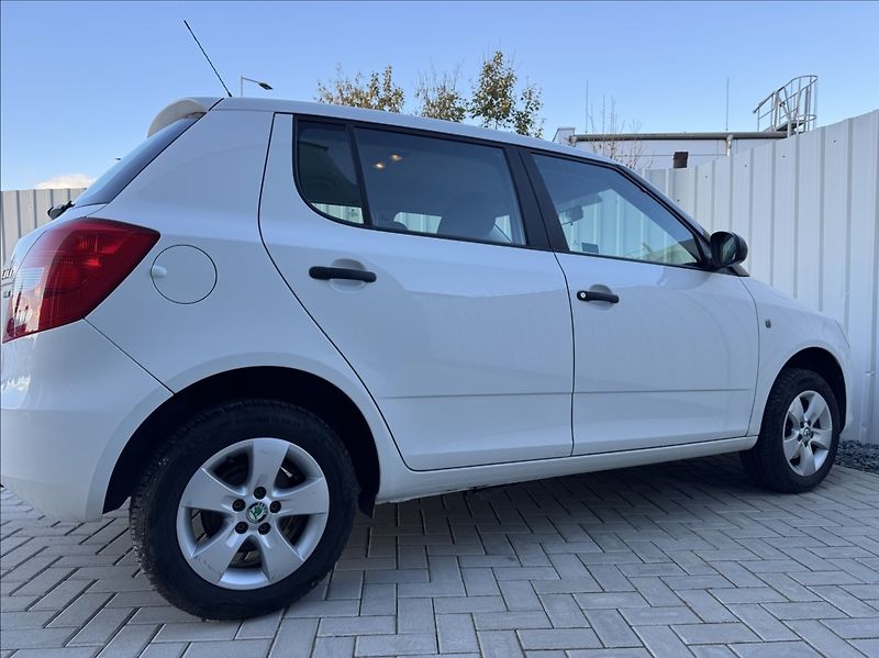 Škoda Fabia 1,4 i 16V tažné DPH 1.maj. ČR - fotka 17 z 45