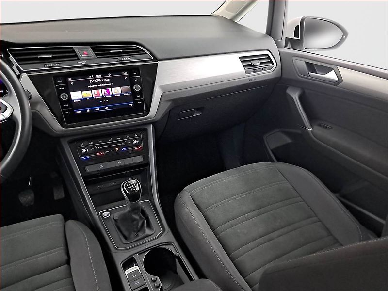 Volkswagen Touran (2023) 1.5 TSI - fotka 8 z 18
