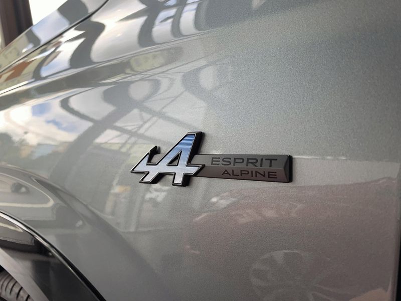 Renault Espace (2026) esprit Alpine full hybrid E-Te - fotka 5 z 22