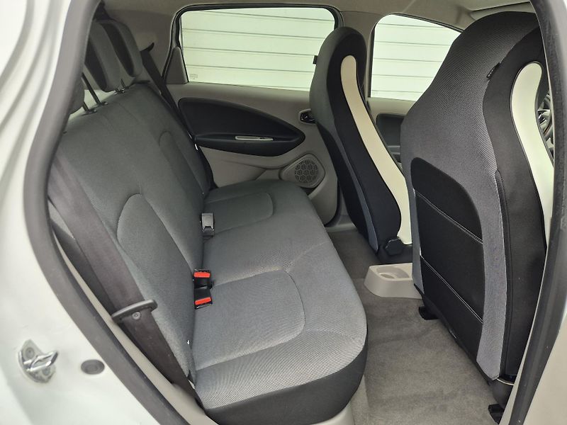 Renault ZOE (2016) - fotka 12 z 22