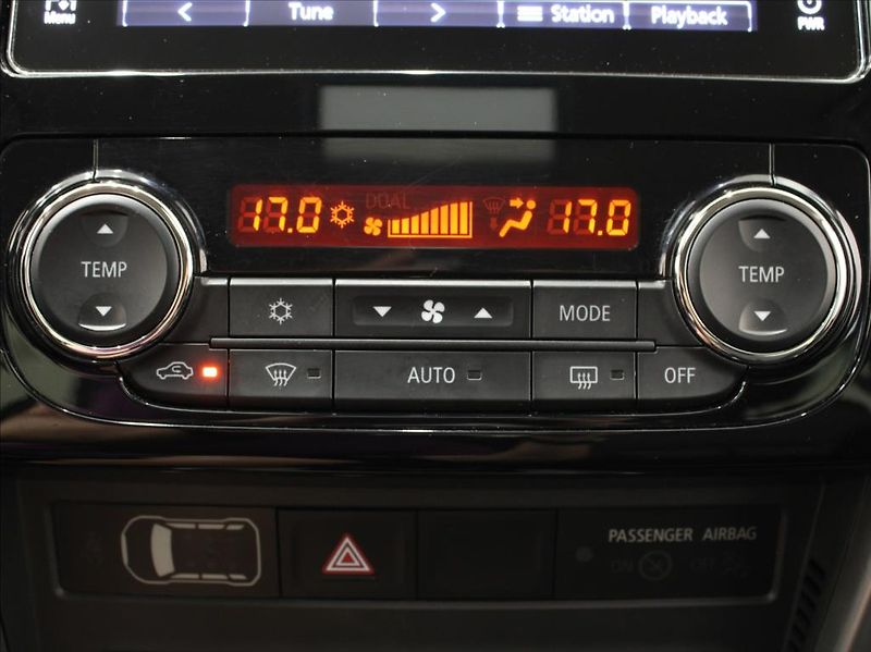 Mitsubishi L200 2,3 DI-D 127kW AT Instyle DPH - fotka 18 z 24