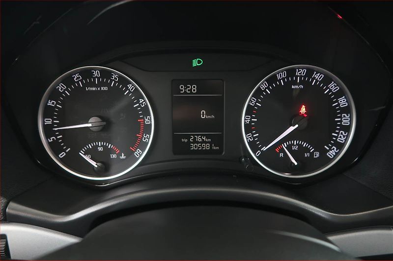 Škoda Octavia (2013) 1.6 TDI, po STK, pěkný stav - fotka 11 z 14