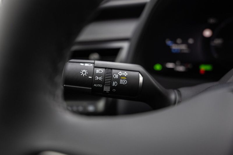 Lexus UX 300h 300H 2,0 HEV BUSINESS TECH - fotka 14 z 30