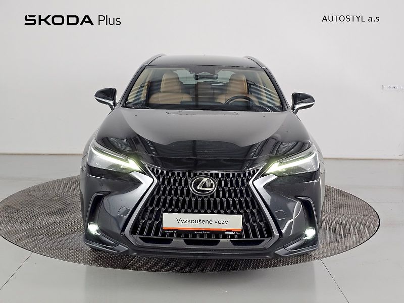 Lexus NX 350h (2024) 2.5HEV AWD 248k PRESTIGE PLUS - fotka 4 z 32