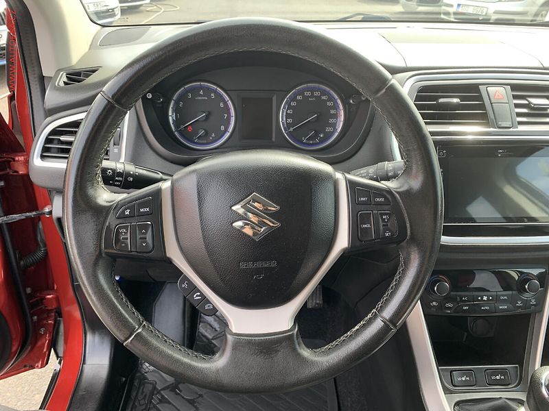 Suzuki S-Cross (2018) 1.4 BJet, Comfort, +ALU, navi - fotka 13 z 19