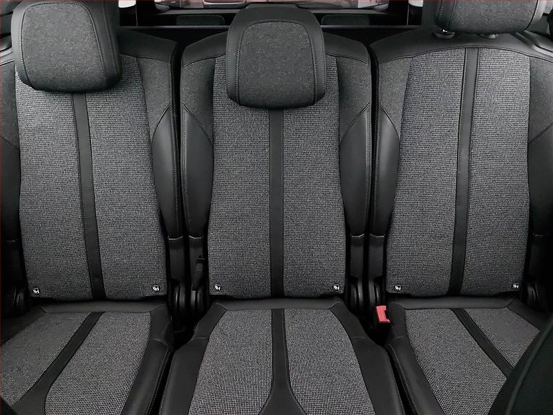 Peugeot 5008 (2018) 1.5 BlueHDi, 7 míst, Kůže - fotka 10 z 22
