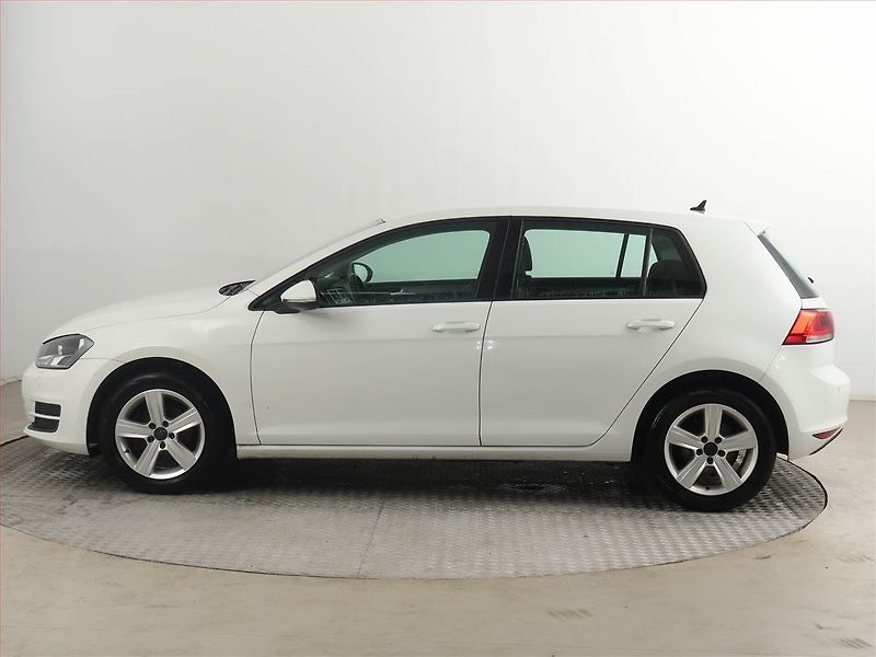 Volkswagen Golf (2014) 1.2 TSI, Navi, Park. senzory - fotka 3 z 17