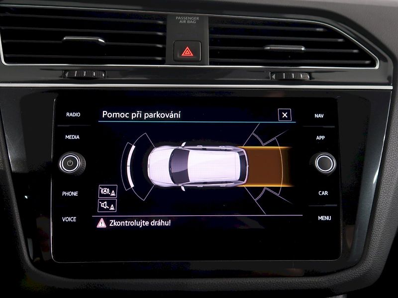 Volkswagen Tiguan (2021) R-LINE 2.0TSI 140KW 4x4 DSG - fotka 31 z 40