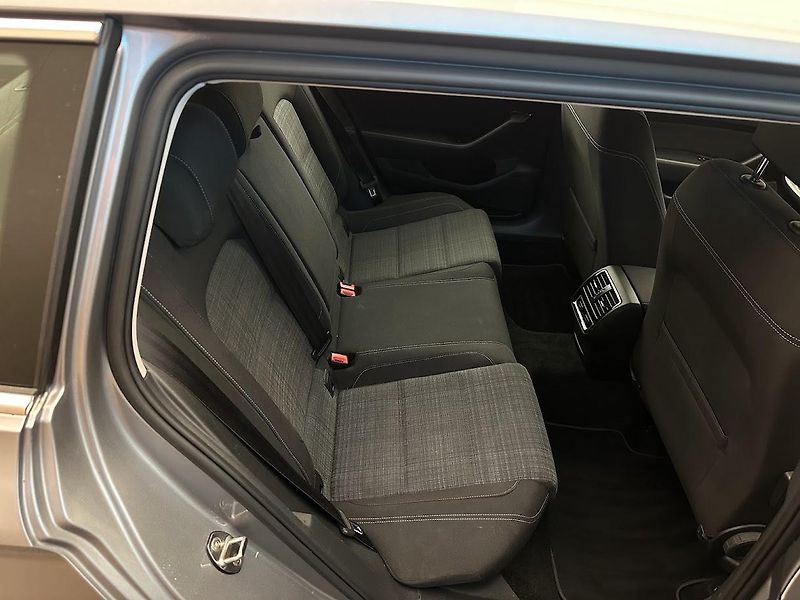 Volkswagen Passat (2021) 2.0 TDi Style Business 110 kW - fotka 12 z 26