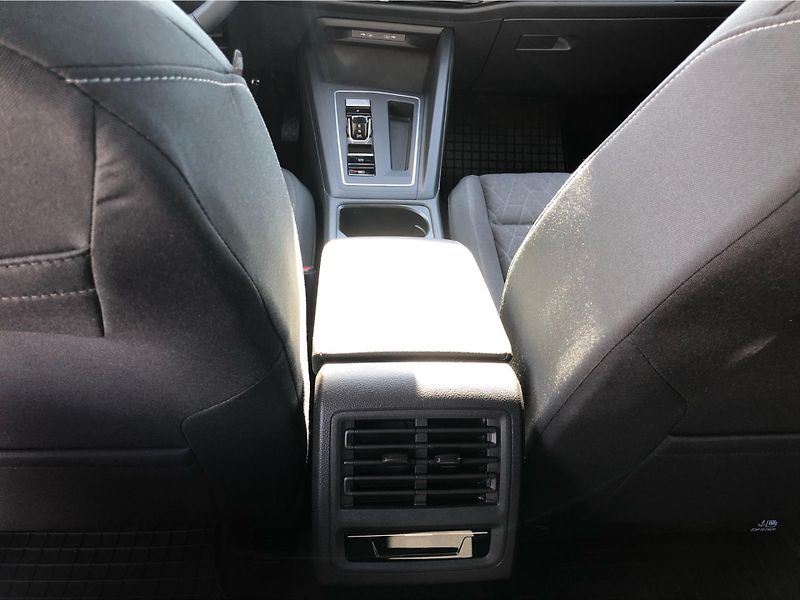 Volkswagen Golf People 1,5 eTSI 85 kW 7DSG mHE - fotka 22 z 28