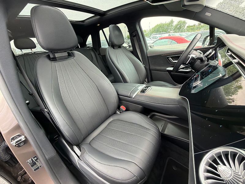 Mercedes-Benz EQE 500 4MATIC SUV Electric Art Ed - fotka 28 z 37