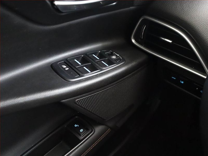 Jaguar XE (2016) 20d AWD, 4X4, Automat - fotka 15 z 16