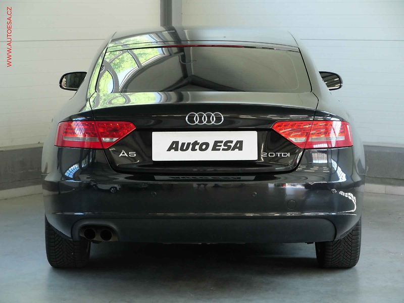 Audi A5 (2010) 2.0TDi, AC, park.čidla - fotka 5 z 16