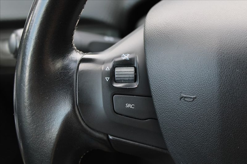 Peugeot 2008 1,2 T  AUTOMAT,ALLURE,WEBASTO - fotka 19 z 34