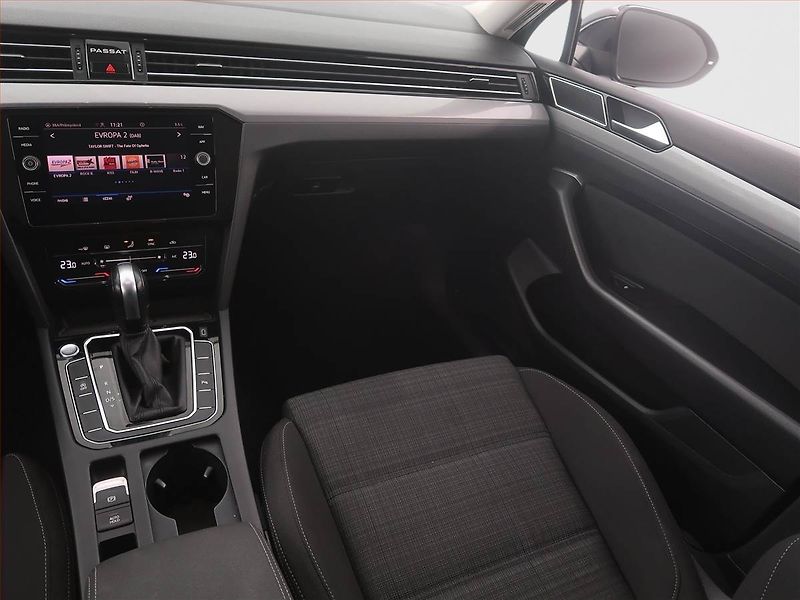 Volkswagen Passat (2021) Business 2.0 TDI, Automat - fotka 8 z 21