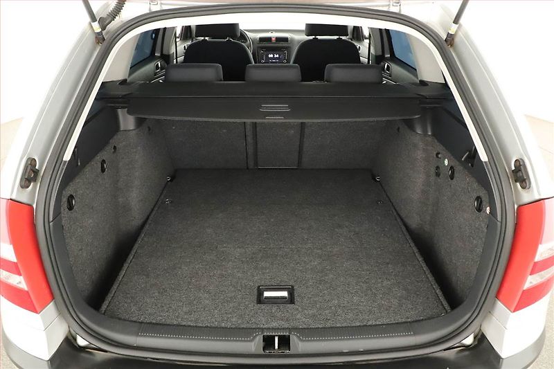 Škoda Octavia (2005) 1.6, jezdí výborně - fotka 13 z 14