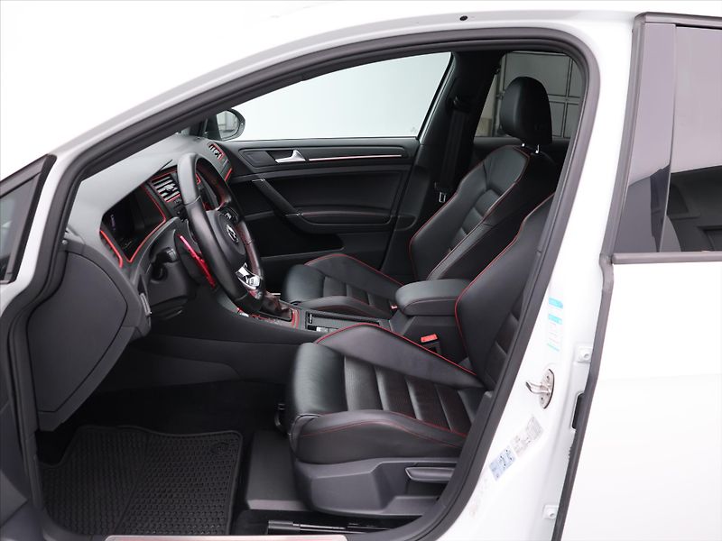 Volkswagen Golf 2,0 TSI GTI 180kW Performance - fotka 10 z 29