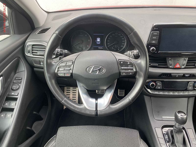Hyundai i30 (2017) 1.6 CRDi, AT, LED, panor - fotka 11 z 18