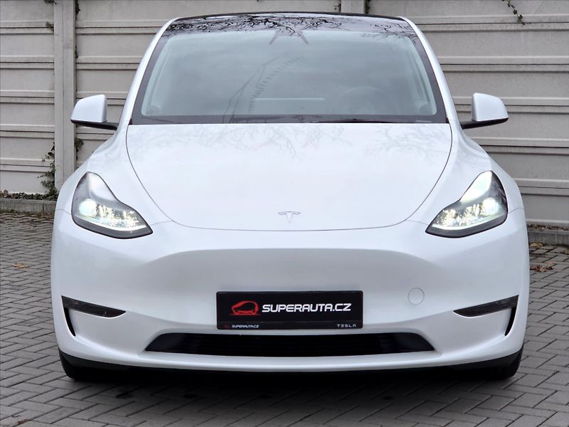 Tesla Model Y Performance 393kW Tov.Zár. 1.m - fotka 2 z 19