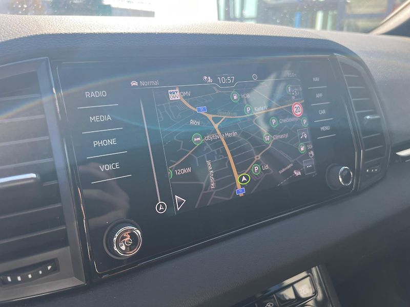 Škoda Karoq Sportline 1.5 TSI 110kw DSG - fotka 13 z 27