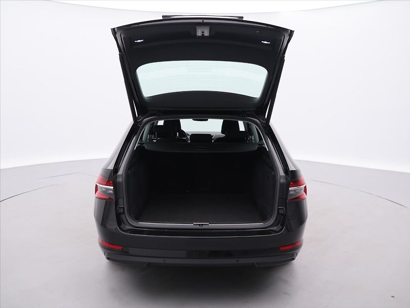 Škoda Superb 2,0 TDI 147kW DSG CZ Style DPH - fotka 9 z 36