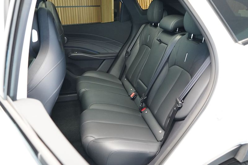 Omoda Ostatní PREMIUM 1.6 T-GDI AWD DCT - fotka 18 z 32