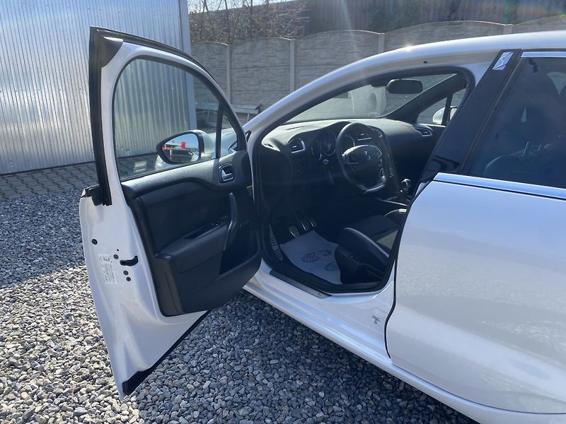 Citroën DS4 1.6i 16V 120PS EXCLUSIVE TOP!! - fotka 92 z 160
