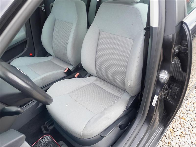 Seat Ibiza 1,4i16V - fotka 19 z 40