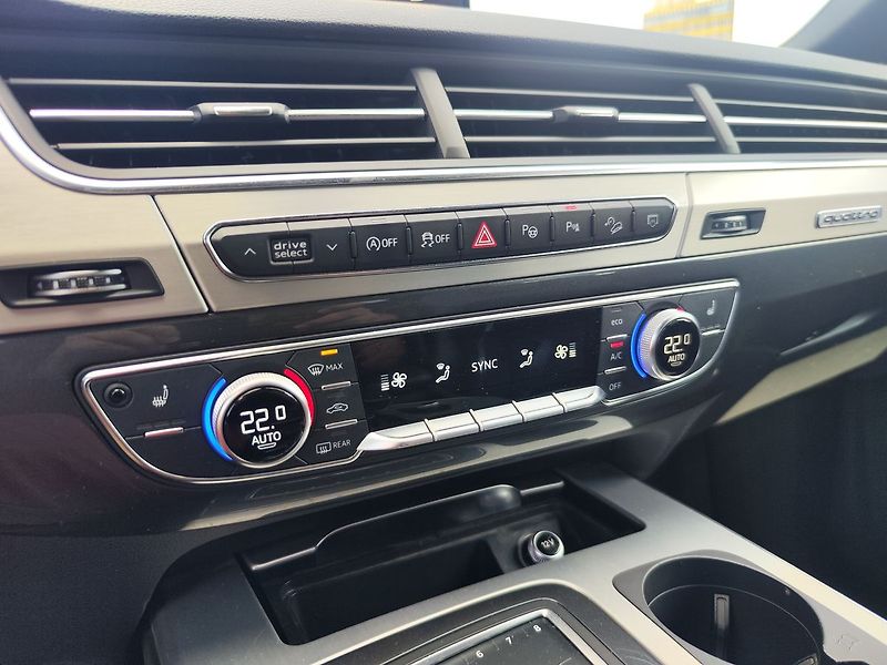 Audi Q7 3.0 TDI/200kW S-Line ČR - fotka 28 z 41