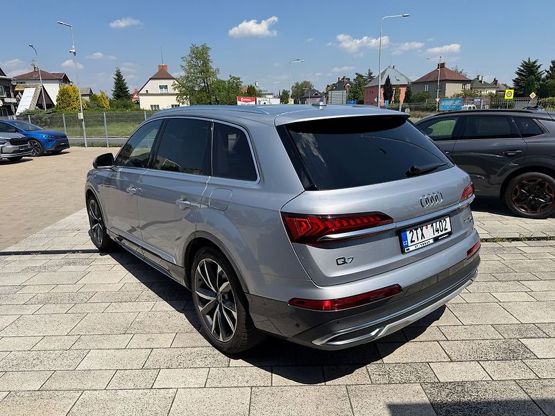 Audi Q7 55 TFSI e 280 Tiptronic Quattr - fotka 3 z 30