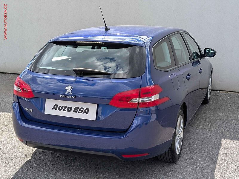 Peugeot 308 (2018) 1.6 HDi, 2.maj,ČR, AC, tempo - fotka 4 z 17
