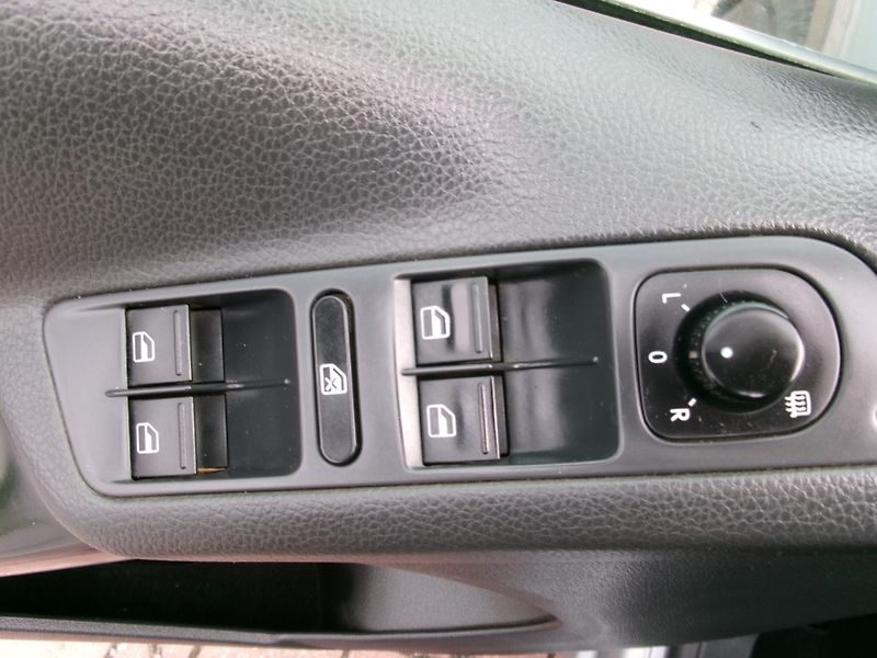 Volkswagen Tiguan (2010) 2,0TDI DSG AC 4x4 TEMP TAŽNÉ - fotka 24 z 31
