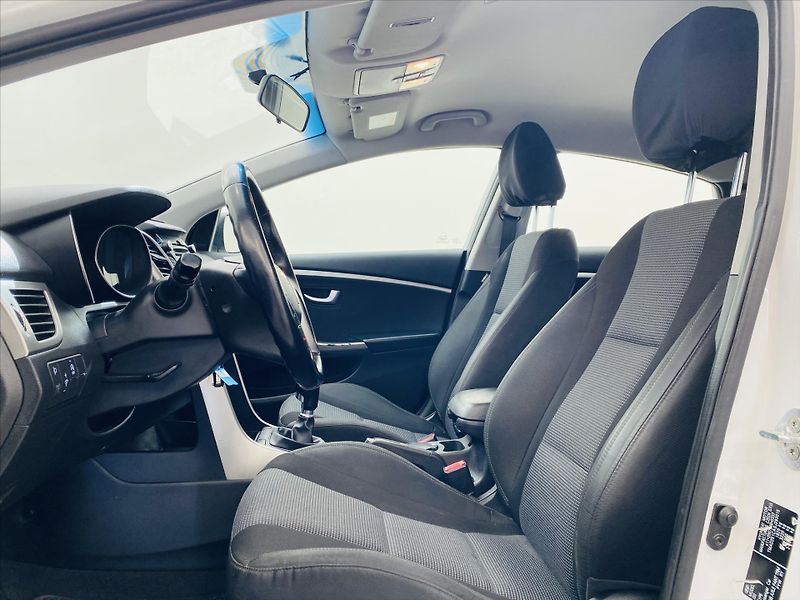 Hyundai i30 1,6 GDI 99kW 1.maj. ČR - fotka 5 z 22