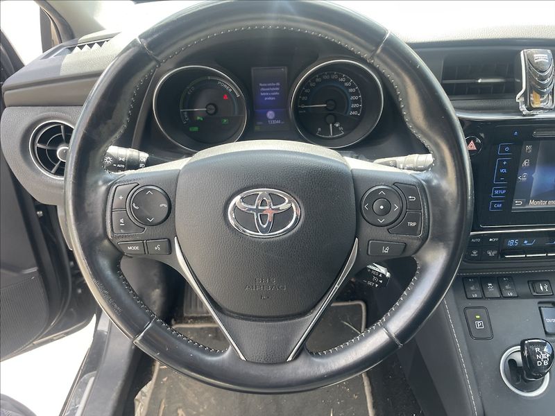 Toyota Auris 1,8 i 73kw Hybrid e-CVT bez ko - fotka 15 z 40