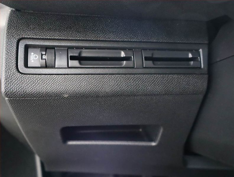 Peugeot 5008 (2020) Active Pack PureTech 130 - fotka 21 z 26