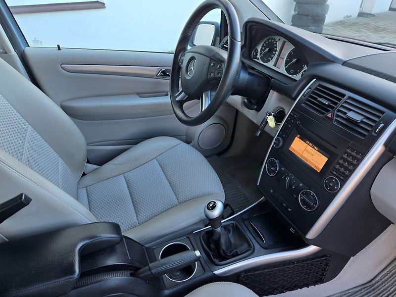 Mercedes-Benz Třídy B (2010) 1.6 i 53tis.km, TOP STAV - fotka 13 z 32