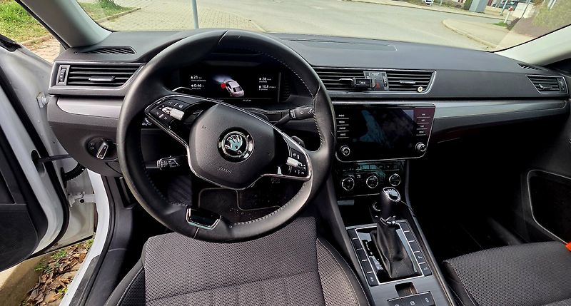 Škoda Superb (2021) 1.5 TSI DSG Style Panorama - fotka 11 z 11