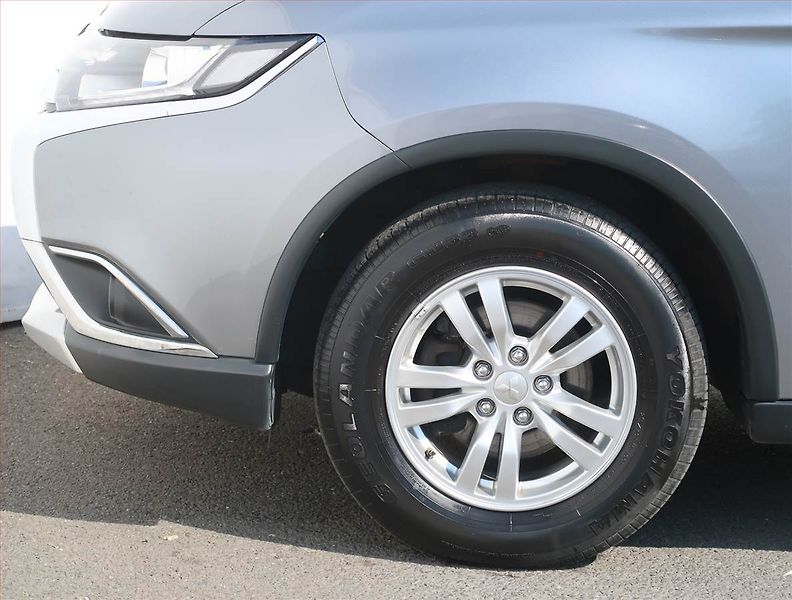 Mitsubishi Outlander (2016) Intense 2.0, ČR,1.maj - fotka 14 z 18