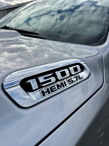 Dodge RAM (2021) 1500 BIG HORN 5.7 V8 HEMI 4x4 - fotka 9 z 31