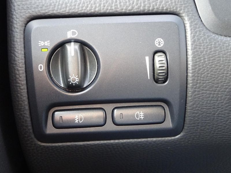 Volvo V70 2.5T 220kW R AWD AUTOMAT - fotka 18 z 32