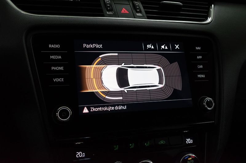Škoda Octavia 1.6 TDI 85kW *MirrorLink*ACC* - fotka 25 z 40