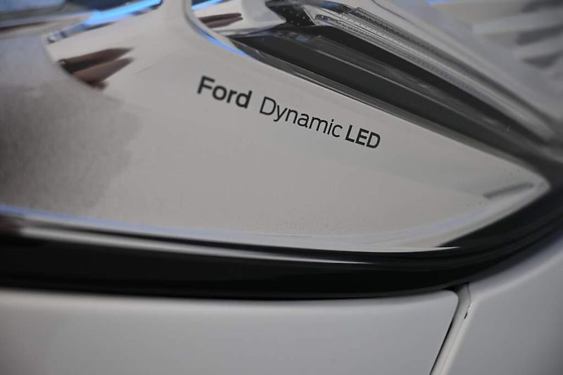Ford Mondeo (2022) 2.0 140 KW LED SONY TITANIUM 8 - fotka 22 z 33
