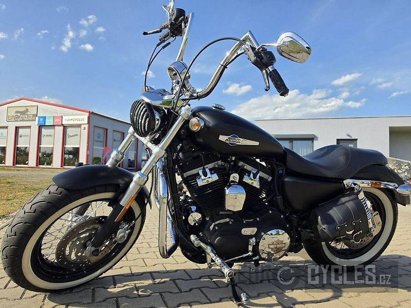 Harley-Davidson (2012) XL 1200 CB Sportster Custom Li - fotka 14 z 20