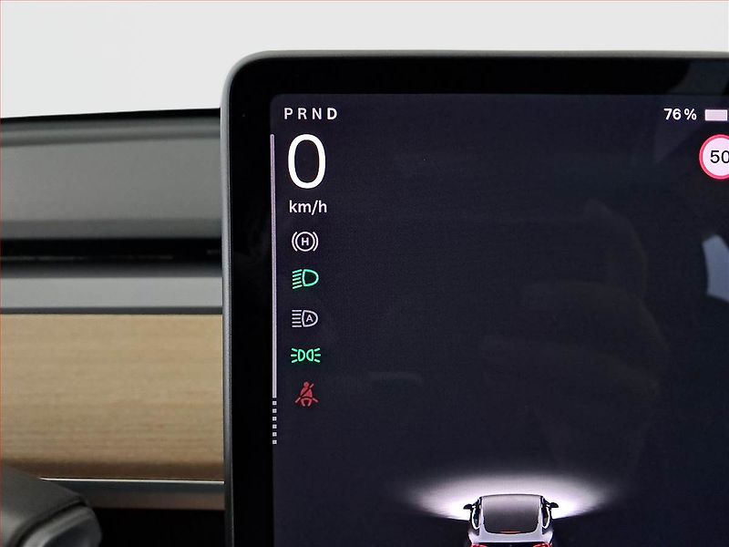 Tesla Model 3 (2019) Long Range 4WD 78kWh, SoH 83% - fotka 11 z 28